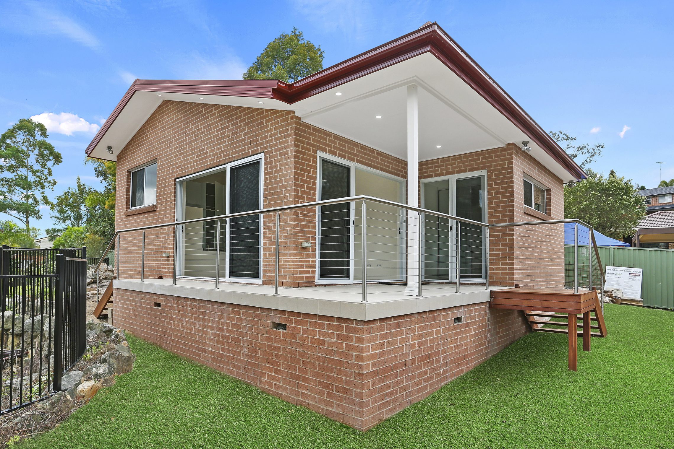 Brick granny flat with elevated wraparound